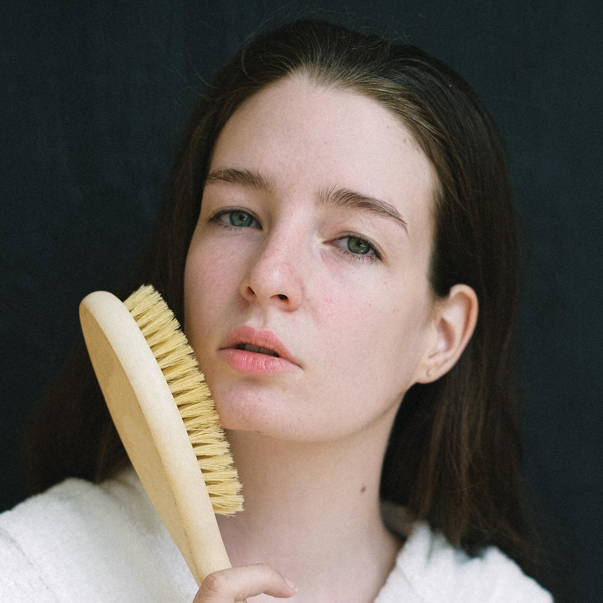 Quels soins utiliser pour apaiser la peau sensible ?