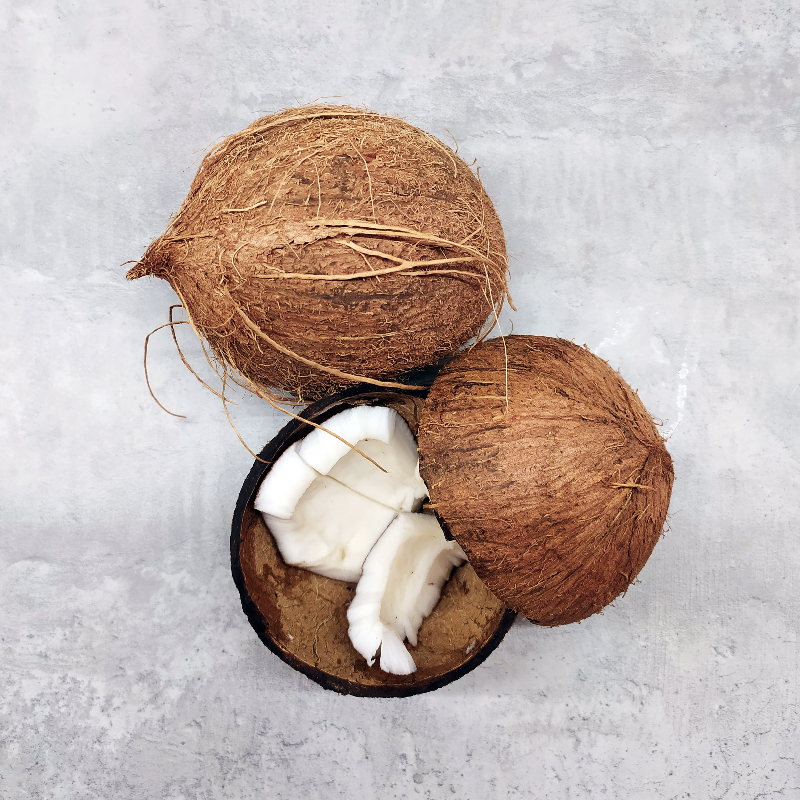 Huile de coco : l'alliée beauté naturelle pour la peau, les cheveux et les dents